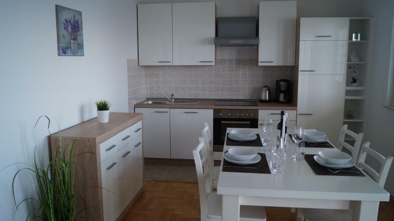 Schoenes Ferienhaus Direkt Am Meer Stomorska Extérieur photo