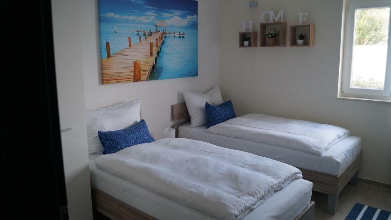 Schoenes Ferienhaus Direkt Am Meer Stomorska Extérieur photo