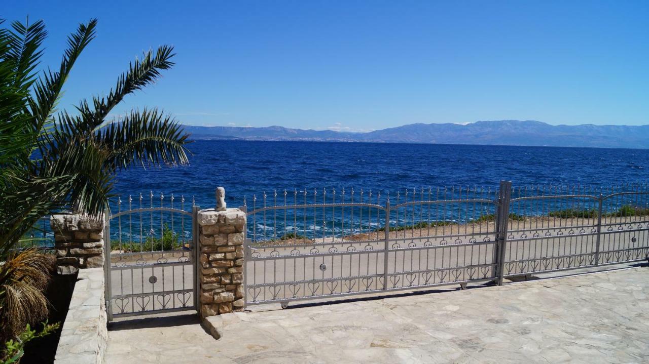 Schoenes Ferienhaus Direkt Am Meer Stomorska Extérieur photo