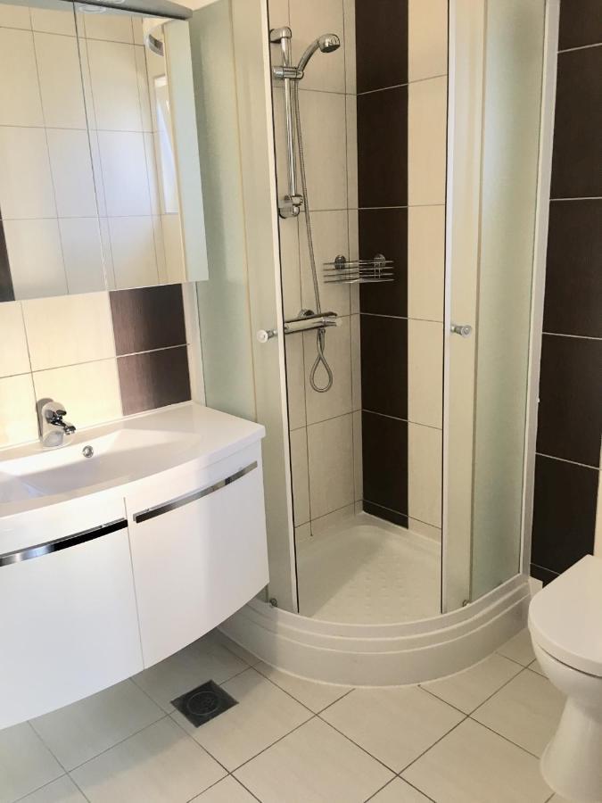 Schoenes Ferienhaus Direkt Am Meer Stomorska Extérieur photo