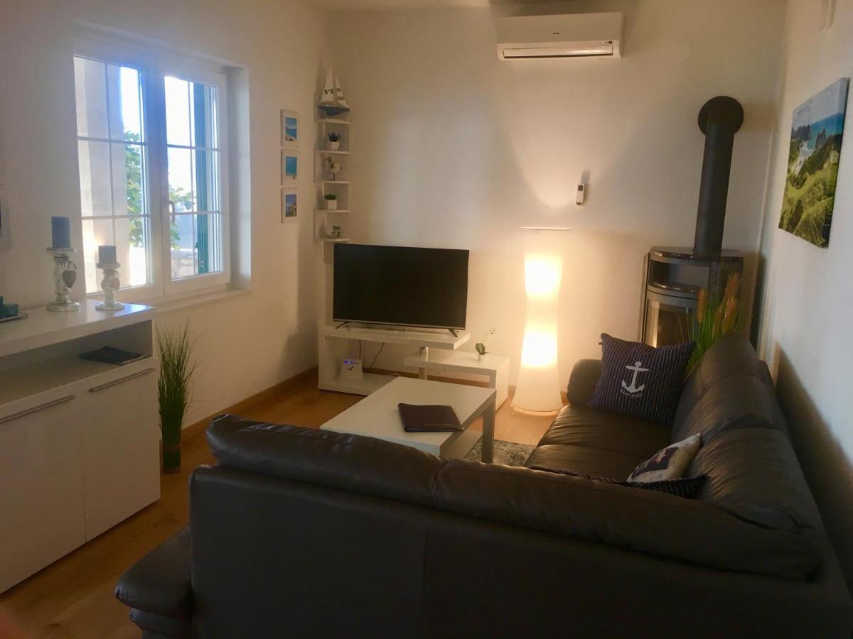 Schoenes Ferienhaus Direkt Am Meer Stomorska Extérieur photo